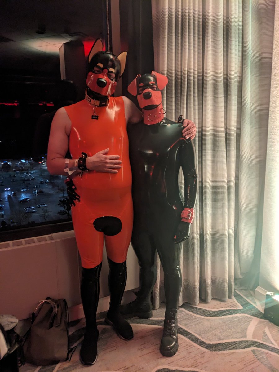 varublat's tweet photo. Had a banger time at #MIR28
Here's some good memories with the lovely @Incog_1. His new pup suit from @forfunbangkok turned out so lovely.
#latex #rubber #rubberpuppy https://t.co/H8qU9QabX8