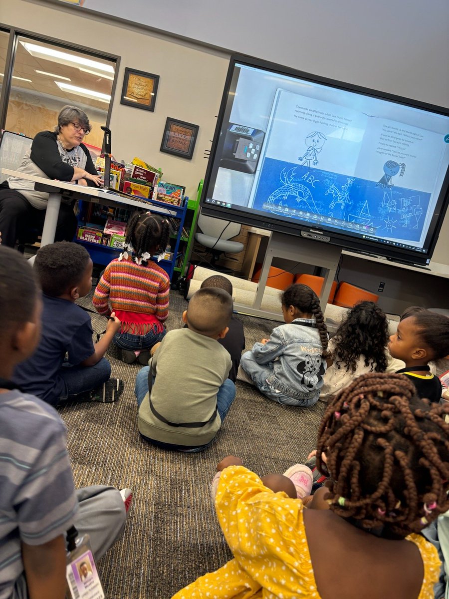MissTabbara's tweet image. We absolutely love going to the library to see our fabulous librarian!📚 She was able to squeeze us in with the book fair going on! 🎡We loved reading and playing a song/movement using the book &quot;Leo: A Ghost Story&quot; 👻#UsingOurImagination @SheridanCFISD @CFISDPK1 @LeopardLibrary