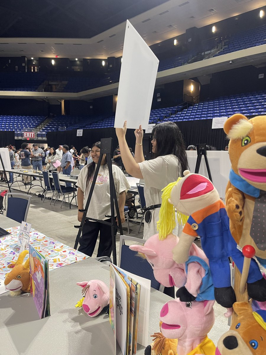 Ms. Román tweet media