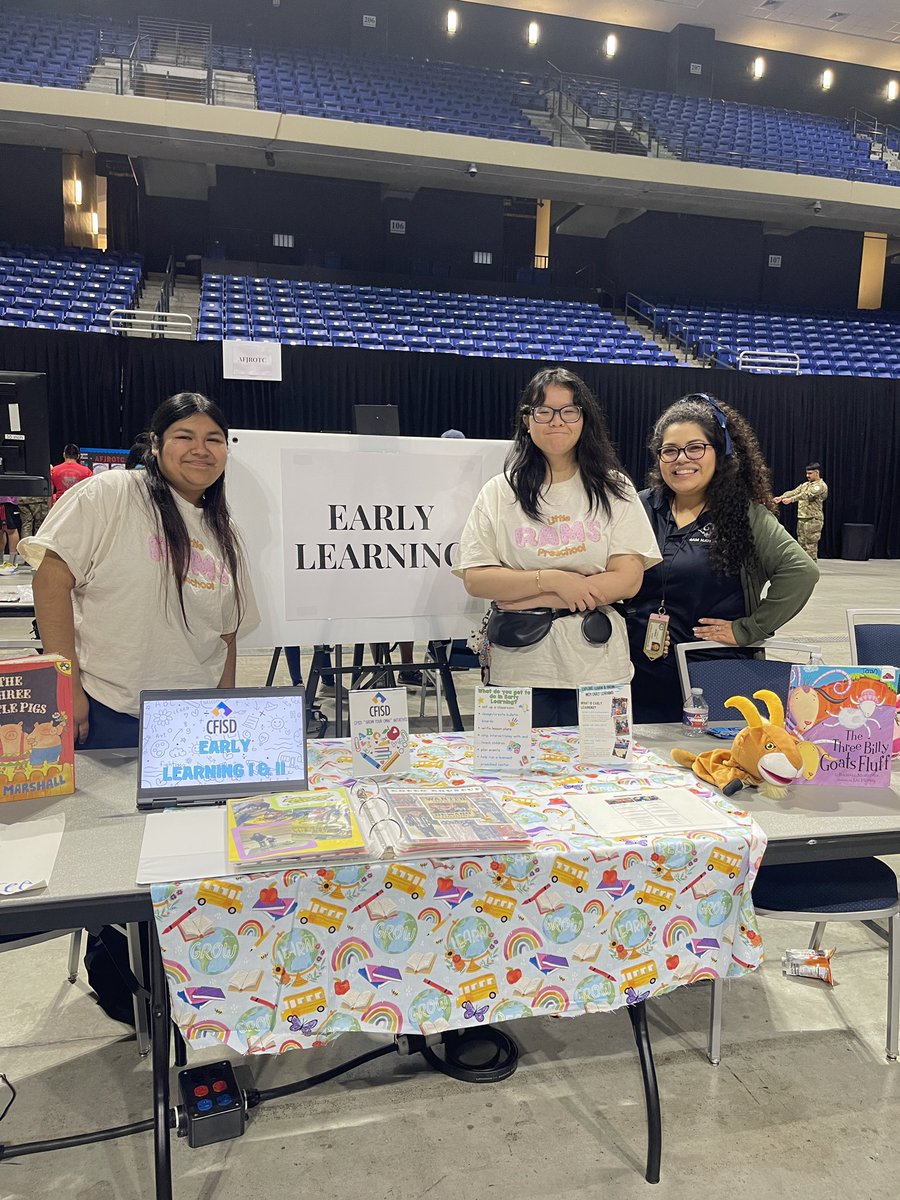 Representing Ridge and all of Early Learning at the <a href="/CyFairISD/">Cypress-Fairbanks ISD</a> middle school CTE night with a couple of amazing students! 💖✨