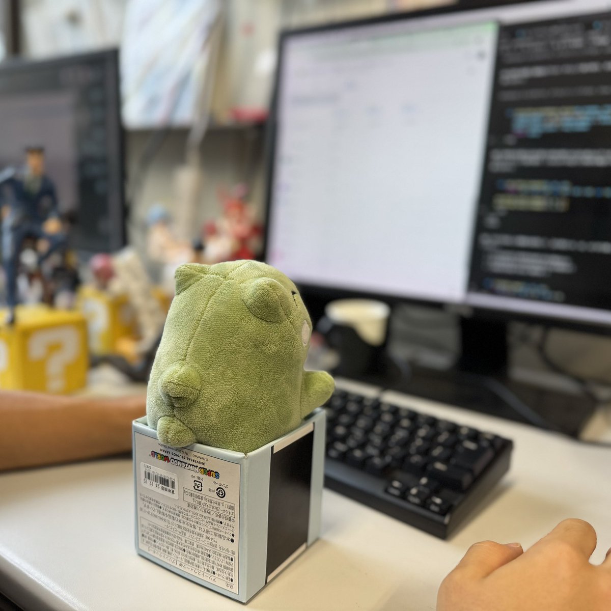 寒くなってきましたが、人形たちは今日も元気に研究しています🫠