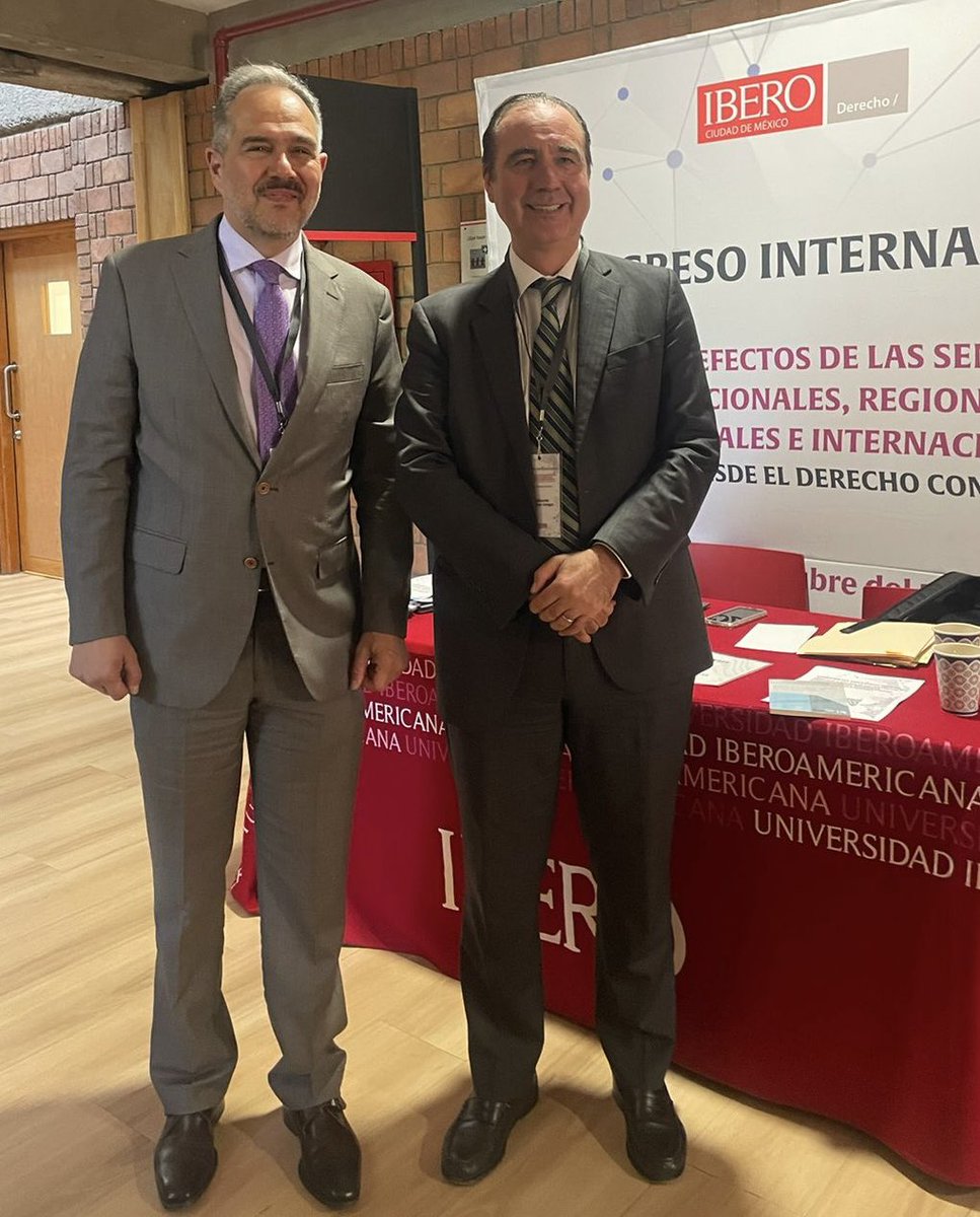JoseLCaballero's tweet photo. Eduardo Ferrer Mac - Gregor está a punto de concluir su mandato como juez de la @CorteIDH.  Fue un privilegio coincidir esta semana en @IIJUNAM y en @IBERO_mx 

Deja un legado enorme, del que destaco dos grandes aportaciones:

- el avance en la justiciabilidad de los DESCA, y así del art 26 de la Convención Americana, con una jurisprudencia de gran hondura.
- el fortalecimiento del sistema interpretativo sobre derechos humanos a través del control de convencionalidad.

En estos ámbitos, ni la #CIDH o la Corte Interamericana, ni los Estados de la región, ni nuestras sociedades merecen retroceder. Al contrario