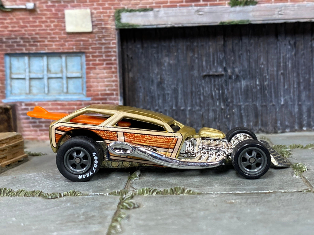 MuncleM's tweet image. Rev up your collection with a custom Surf Crate Drag Car! Gold, Gray Mags, &amp;amp; Goodyear Slicks make it a masterpiece 🚗✨ Hand-customized &amp;amp; ready to steal the show. Limited stock at just $23.95! #CustomHotWheels #DragCar #MuncleMikes Buy now: shortlink.store/6kq50zw3iuuz