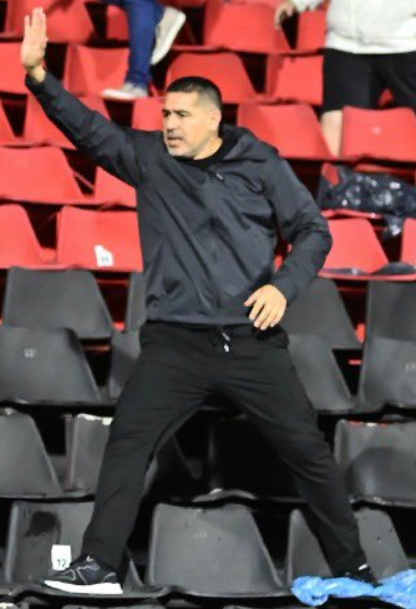 El jefe de la barra... tranquilizando la barra