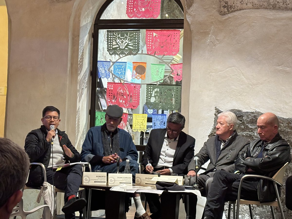 Estamos en <a href="/CasaDeLaLectura/">Profética</a> en la presentación del libro “Anatomía de la Corrupción en Puebla” de <a href="/aleguillenr/">Alejandro Guillén</a> y <a href="/pcci_anticorrup/">PCCI</a> <a href="/davaSEAP/">Daniel Alejandro Valdes Amaro</a> <a href="/GerardoVNavarro/">Gerardo V. Navarro</a>