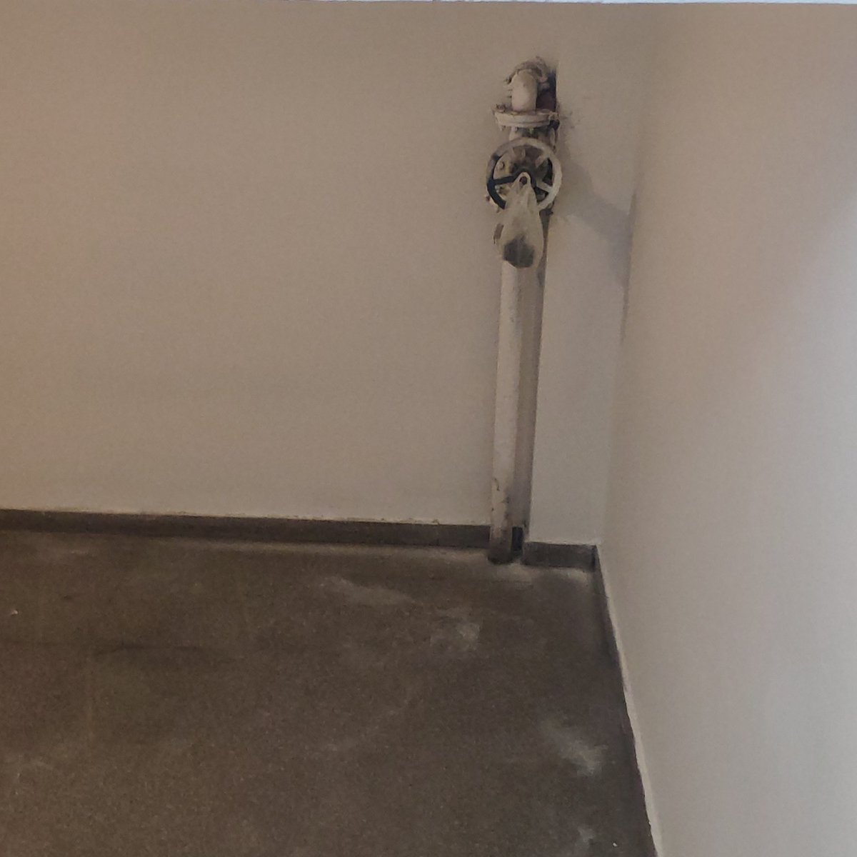 今日空投已到位！
光谷步行街  步行街南路上往负一走的楼道里。是内裤噢 https://t.co/3UfYEnytk8