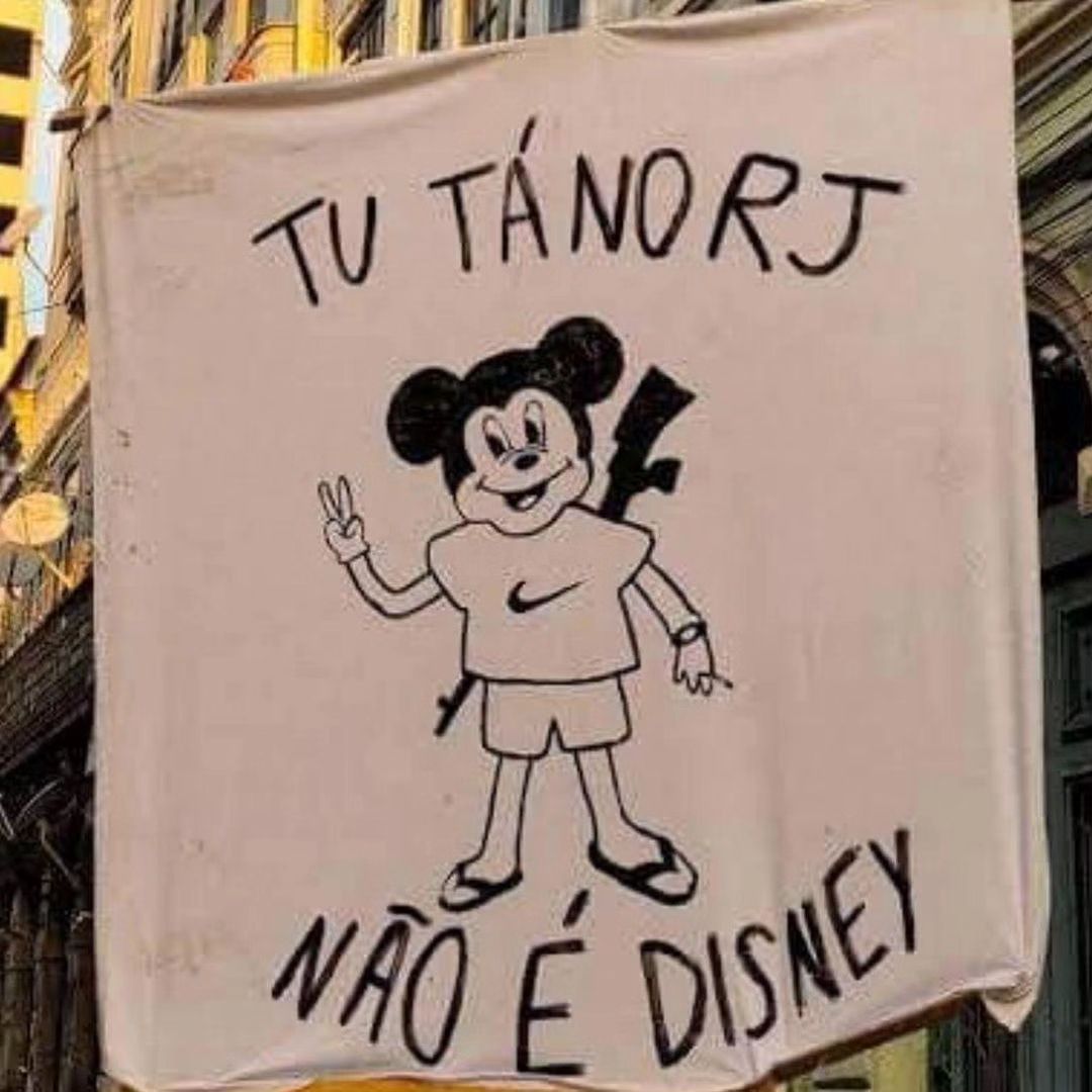 df_83's tweet photo. #BOTXPEN

Todas as torcidas do Rio vibrando a favor do Botafogo. Unidas pra acabar com a graça dos baderneiros do peñarol, que fizeram aquele vandalismo no recreio dos bandeirantes. https://t.co/0iwlrTi4DZ