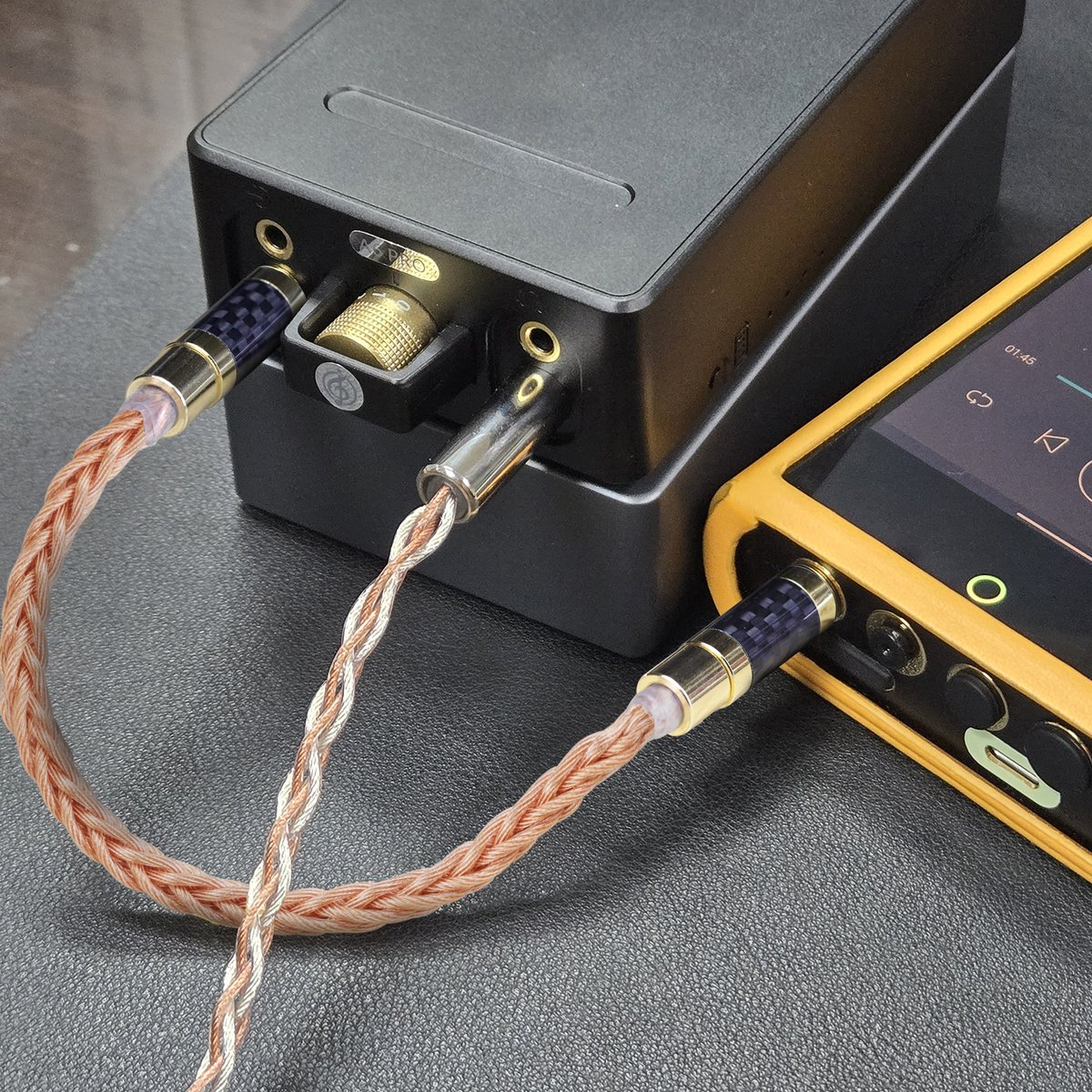 cooyin_audio's tweet photo. 新商品発売の予告  

皆さん、おはようございます。
今回発売するケーブルは万能変換ケーブル、HIFIオーディオケーブルです。
 イヤホン側プラグは2.5ＭＭ、3.5ＭＭ、4.4ＭＭあります。端末側プラグは2.5ＭＭ、3.5ＭＭ、4.4ＭＭあります。 
 #cooyin_audio新商品発売予告 https://t.co/3Bch7rSvYP