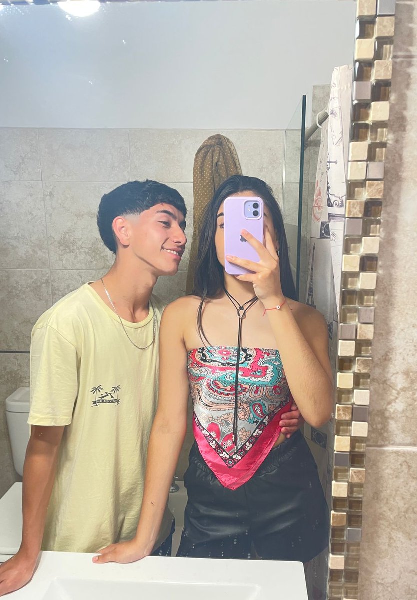 "Qué suerte tuve de encontrarte, habiendo tanto'
Me enamoré de tus palabras y de tus actos"