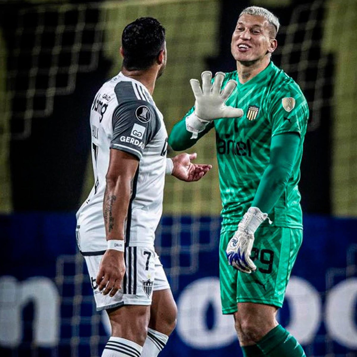 Nos estaba avisando el tipazo. No supimos verla.