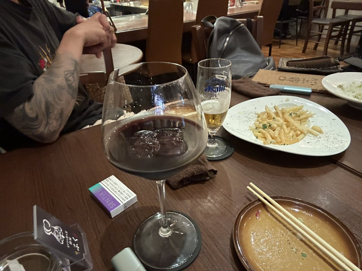 aha718's tweet photo. 配信遅れてすいません。
最近はワインにどハマりしてます。
ワインセラーも買いました。

娘はかわいいです。
失礼します。 https://t.co/MXfmck2kYY