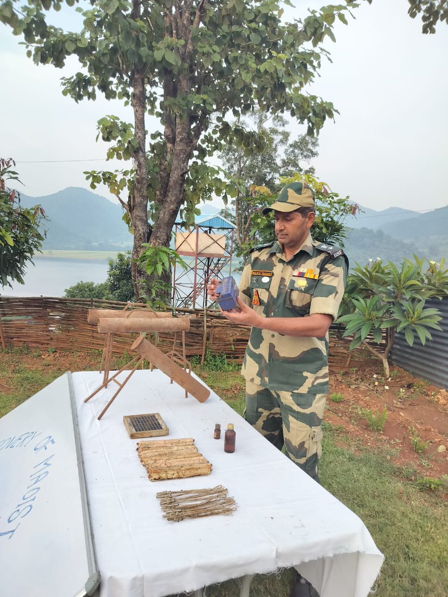 Fan_BSF11's tweet image. Guardian In action !
#BSF soldiers in #Odisha have once again showcased their 24x7 alertness, busted a Maoist dump and recovered explosives dangerous items from the dump site. 

#BSFAlert #MaoistThreatAverted #HeroesInUniform #MaoistsDump #BSFOdisha #TejRan  #NaxalFreeBharat