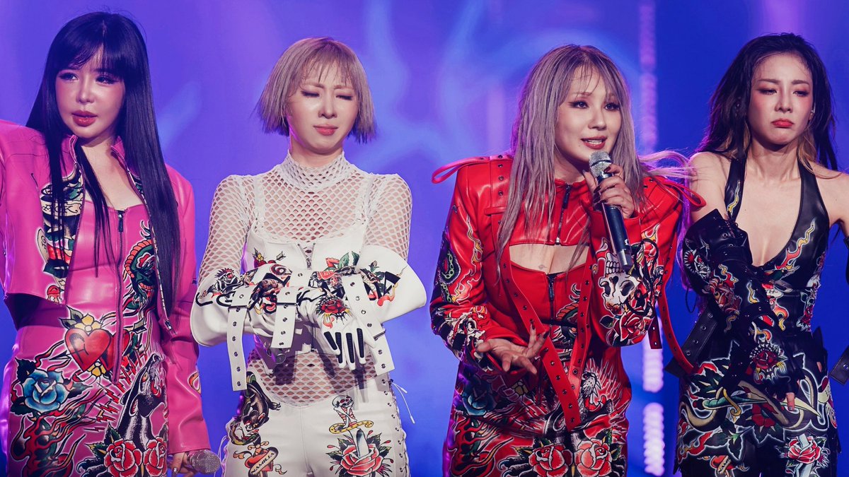 ParkBomDaily's tweet photo. Tell her that 2NE1 is still an active group! ❤️‍🔥 https://t.co/y8Xyy1MxEk