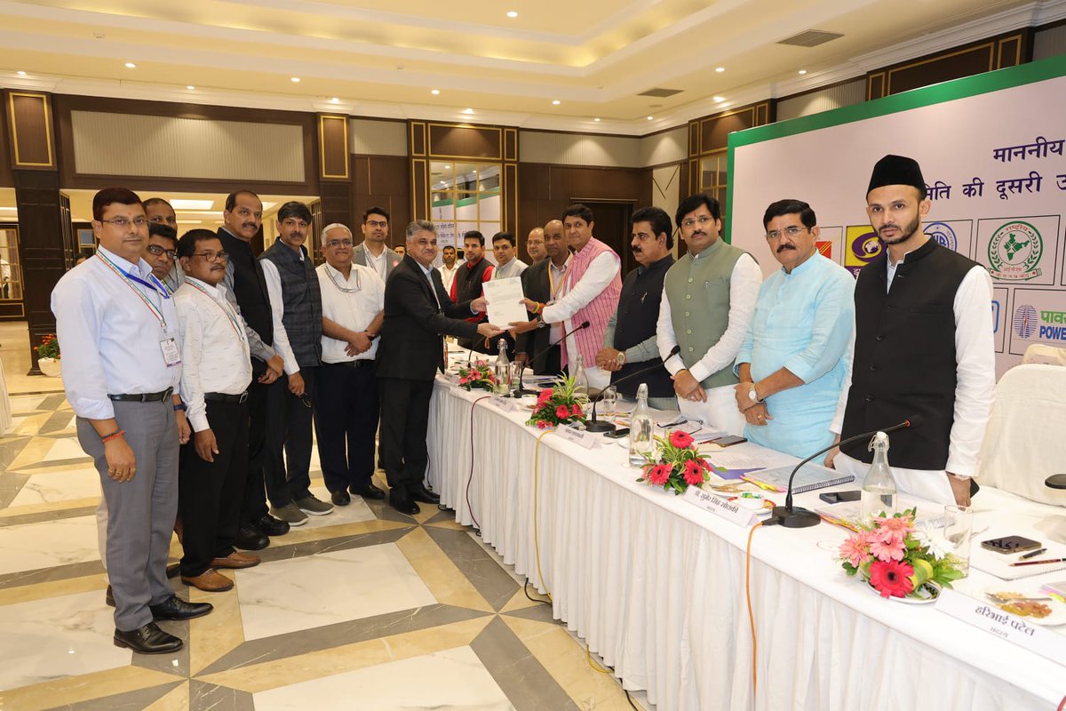 CkpDrm's tweet image. 21 अक्टूबर 2024 को माननीय उज्ज्वल रमण सिंह जी की अध्यक्षता में संसदीय राजभाषा समिति ने राँची में मंडल रेल प्रबंधक कार्यालय, चक्रधरपुर के साथ एक निरीक्षण बैठक आयोजित की। इसमें मंत्रालय एवं विभाग के वरिष्ठ अधिकारियों ने भाग लिया। 
 #SecondSubCommittee