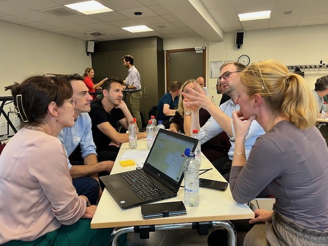 uzgent's tweet photo. 📑 Hoe handig zou het zijn dat elke individuele arts in een #ontslagbrief van een patiënt alleen de info leest die voor hem/haar van toepassing is?
👉 Binnen het project #FRAIT werken artsen, informatici en onderzoekers aan een nieuwe technologie die dat moet mogelijk maken.
#LLM https://t.co/9ITZ2aUwA4