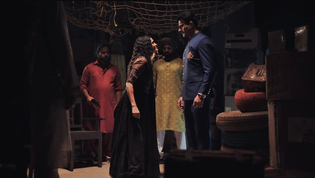 ishqnazariya's tweet photo. i felt awful for her, begging her husband's murderer to just let her stay with her child but she def won't go down without a fight, just like her daughter, and her shraap? that's a clear foreshadowing fs cuz when anurag learns the truth, he def won't stay calm
#durga #dakp https://t.co/Rh6zmzWXt7