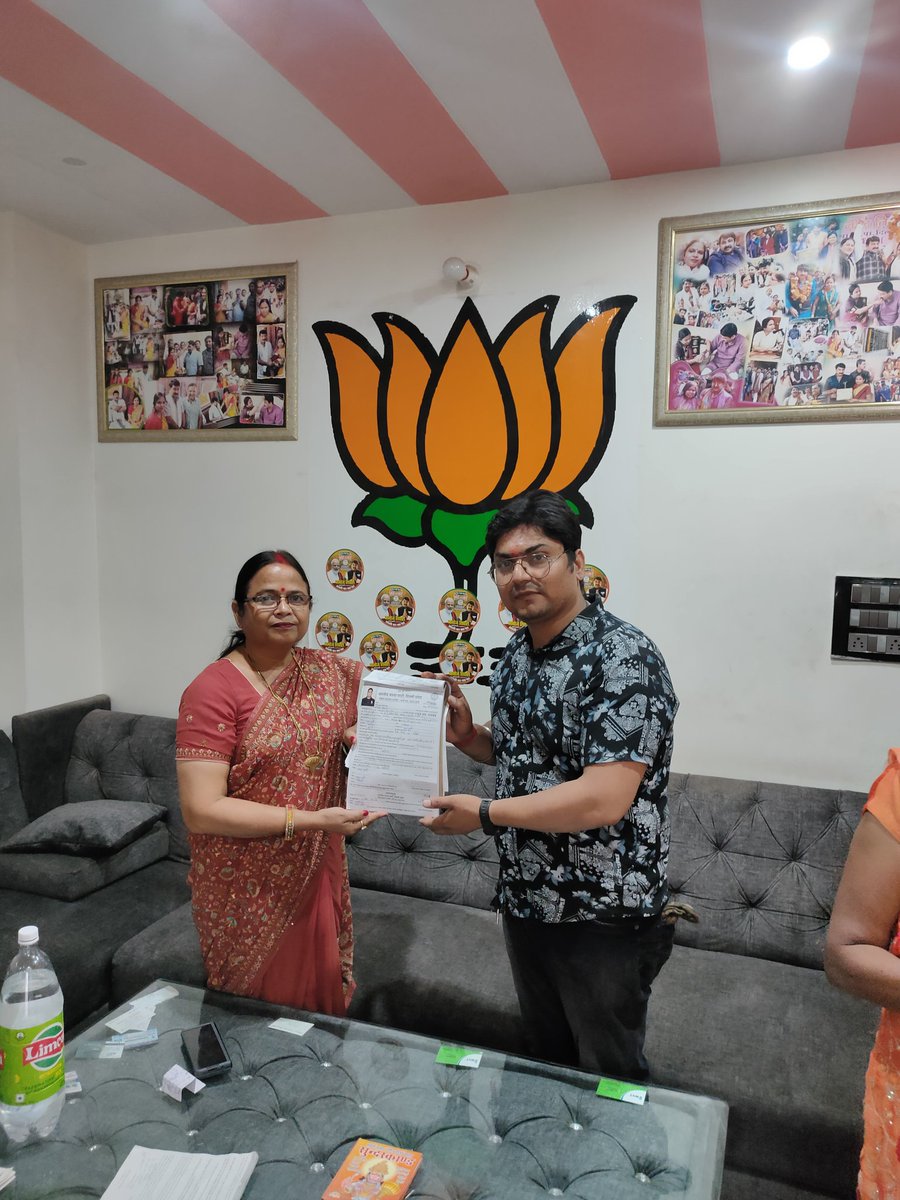 rajeshchowdhery's tweet image. मैं भाजपा का सक्रिय सदस्य बन चुका हूं आप कब बनेंगे?

झड़ोदा वार्ड के सभी कार्यकर्ताओं को सूचना 
जिनके भी 50 सदस्य बन चुके हैं वह अपना सक्रिय सदस्यता का फॉर्म दीदी Rekha Sinha जी से भरवा लें।

@rekha_sinha
@ManojTiwariMP
Jharoda Ward
North East Delhi  
#BJPSadasyataAbhiyan2024