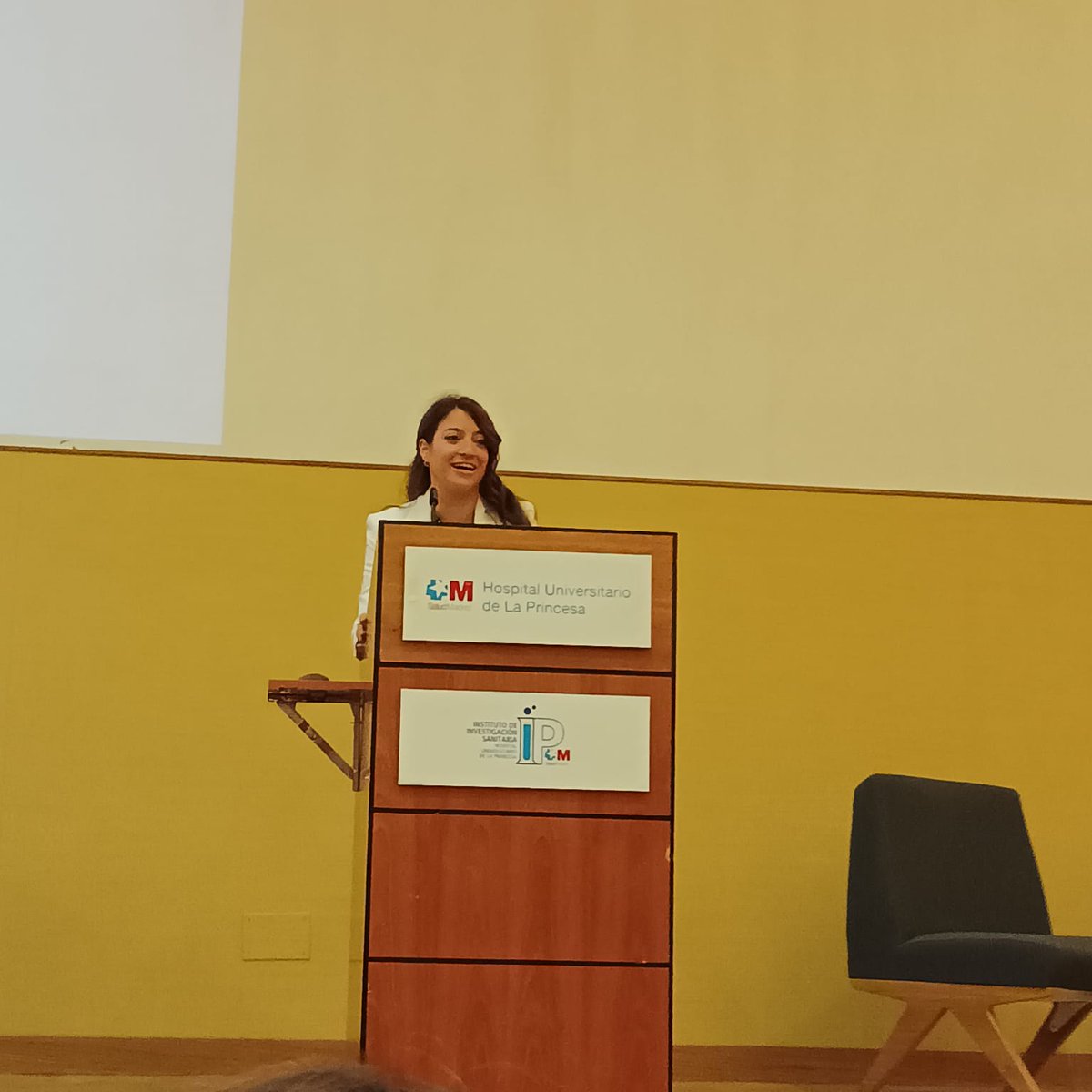 Gran presentación de nuestra maestra de ceremonias Sara Matarranz González en la III Jornada Científica de la Dirección de Enfermería en el #HULPR