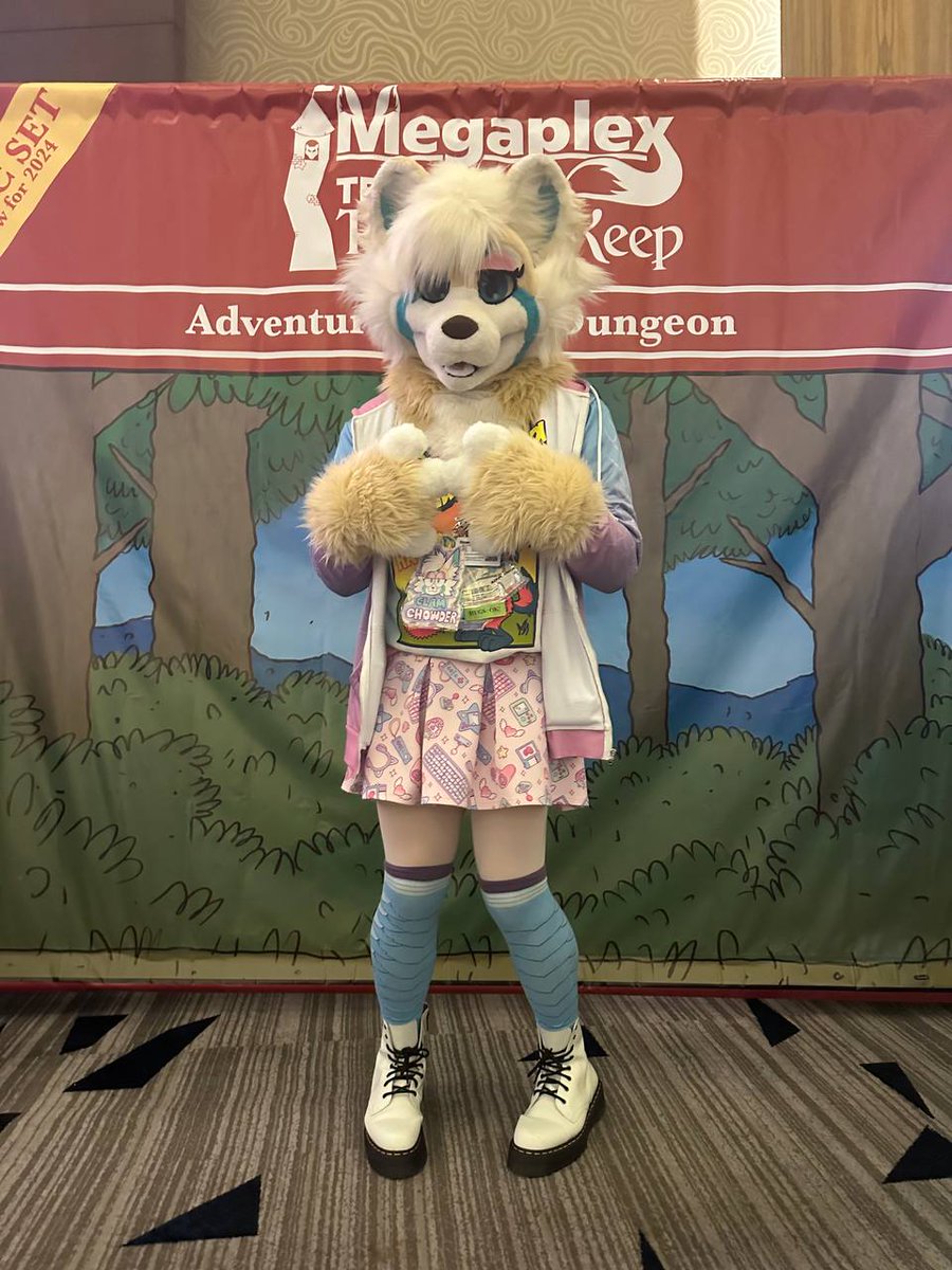 ClamPanda's tweet photo. IT'S WAH'S 3RD BIRTBDAY!

 This wah stumbled on me. after a drunk BLFC Gambling session... I won approx 2k at the con and immediate bought this wah. We spilled clam chowder on it within the hour of me owning it. Hence how she's named Clam Chowder. :3 https://t.co/1mNTvBPPsh