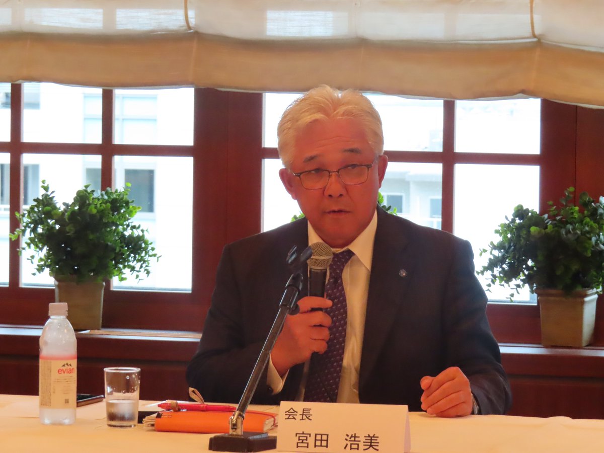 WE_MOVE_meds's tweet photo. 本日、卸連の記者会見が行われました。
今月開催されました「IFPWマイアミ総会」について、現地参加した福神理事より「医療・流通業界の展望や、日本卸のESGへの取組状況などについて共有した」との報告がありました。
#IFPWマイアミ総会
#WE_MOVE
#医薬品卸から医薬流通産業へ https://t.co/EGPQDSu2jW