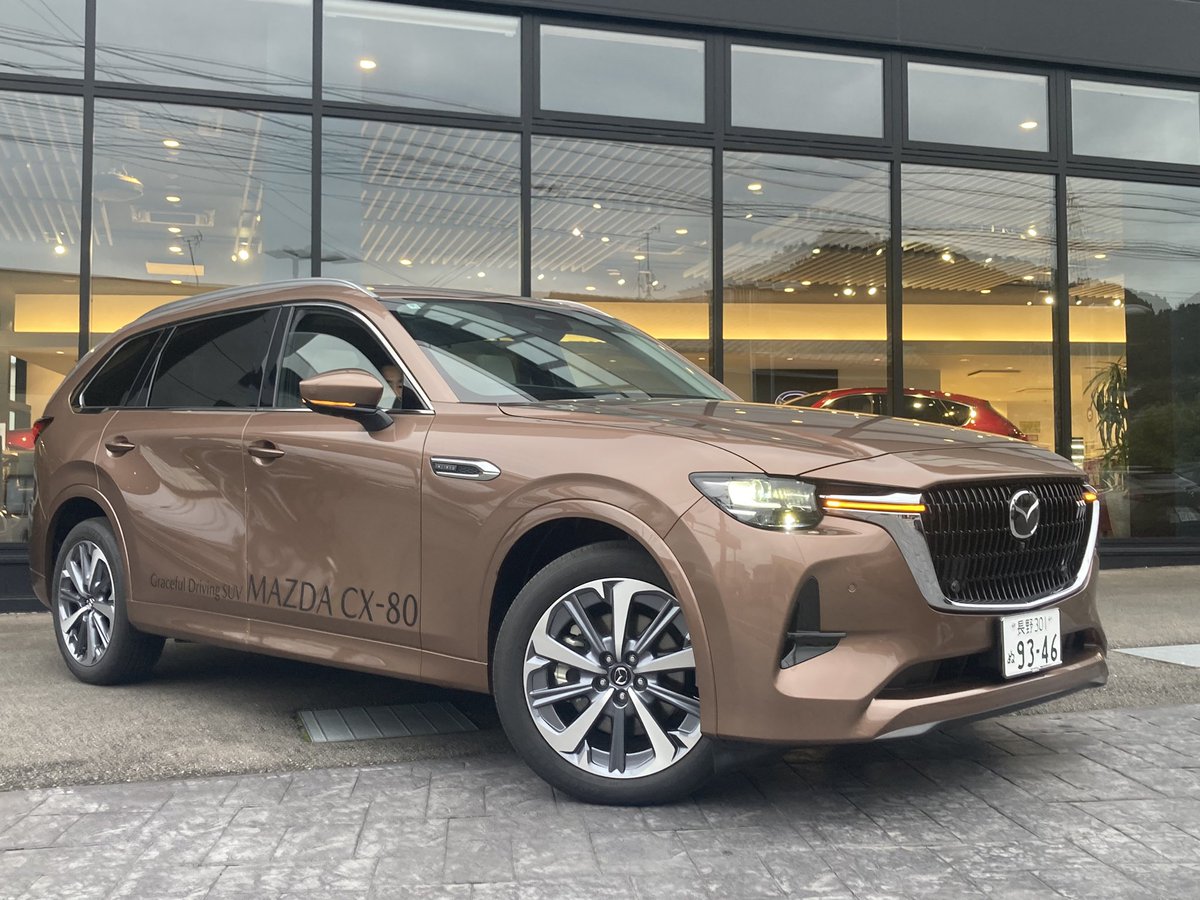 KoushinMazda's tweet photo. みなさんこんにちは。甲信マツダです。
先ごろデビューしたMAZDA CX-80。
長野本店の試乗車にステッカー��貼ってみました。見かけたら、、、応援してください^^
みなさまのご試乗予約お待ちしております。
 「かっこいいな～」と思っていただけたらぜひいいね！してください。 https://t.co/LkOoGxAVwp