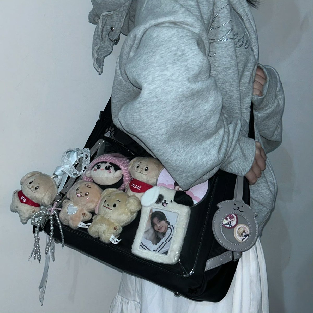 kimochi_ik's tweet image. [Pls Kindly RT]

OPEN PRE-ORDER  🇨🇳
Bag Selempang PVC Doll Jake, cocok banget buat daily atau konser🤗 

📍 Colour White &amp;amp; Black
💸231.700 (Bersih CH) DP 50%
❌ Shiptax 

🏠 Tangerang 
🛍️✈️Can ship WW with Shoppe Ekspor 
💌Minat/Info detail DM
#jastipcina #Taspvc #zonajajan