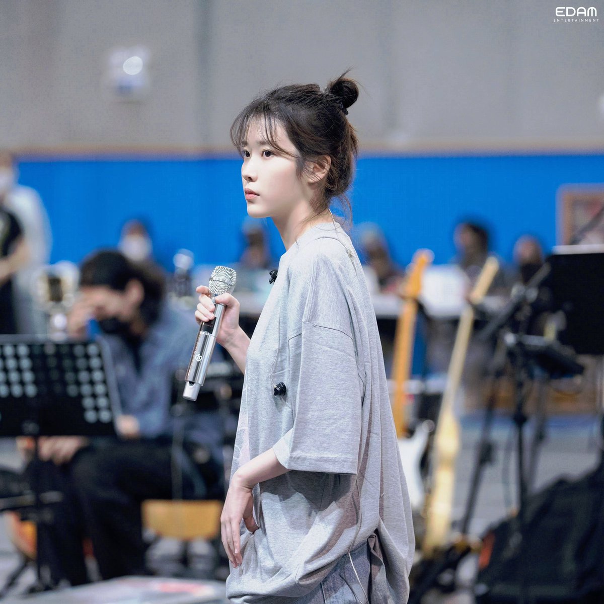 sonnymonroe101's tweet photo. [IU POST]
나야 아이유..근데 이제 콘서트 준비 과정을 곁들인
It's me IU..but paired up with the process of the concert https://t.co/hiKn578gIy