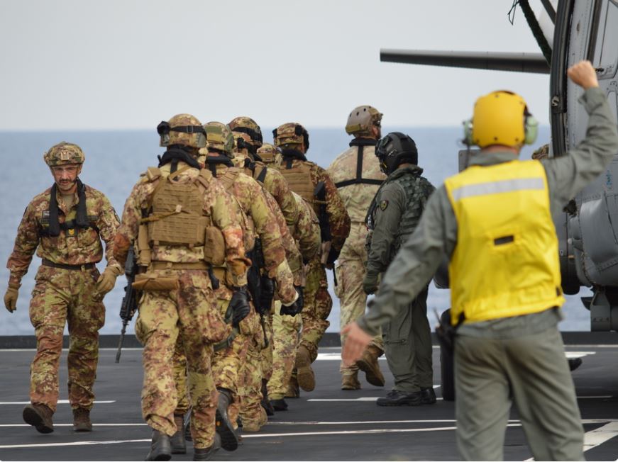 SM_Difesa's tweet photo. AMPHEX 2024
In Sardegna la Brigata Pozzuolo del Friuli di #EsercitoItaliano integrata da reparti di Brigata Marina San Marco e le unità Nave San Marco e Nave San Giorgio della #MarinaMilitare si esercitano insieme per condurre operazioni anfibie
#ForzeArmate🇮🇹 #UnaForzaperilPaese https://t.co/BDHlK5jNuc