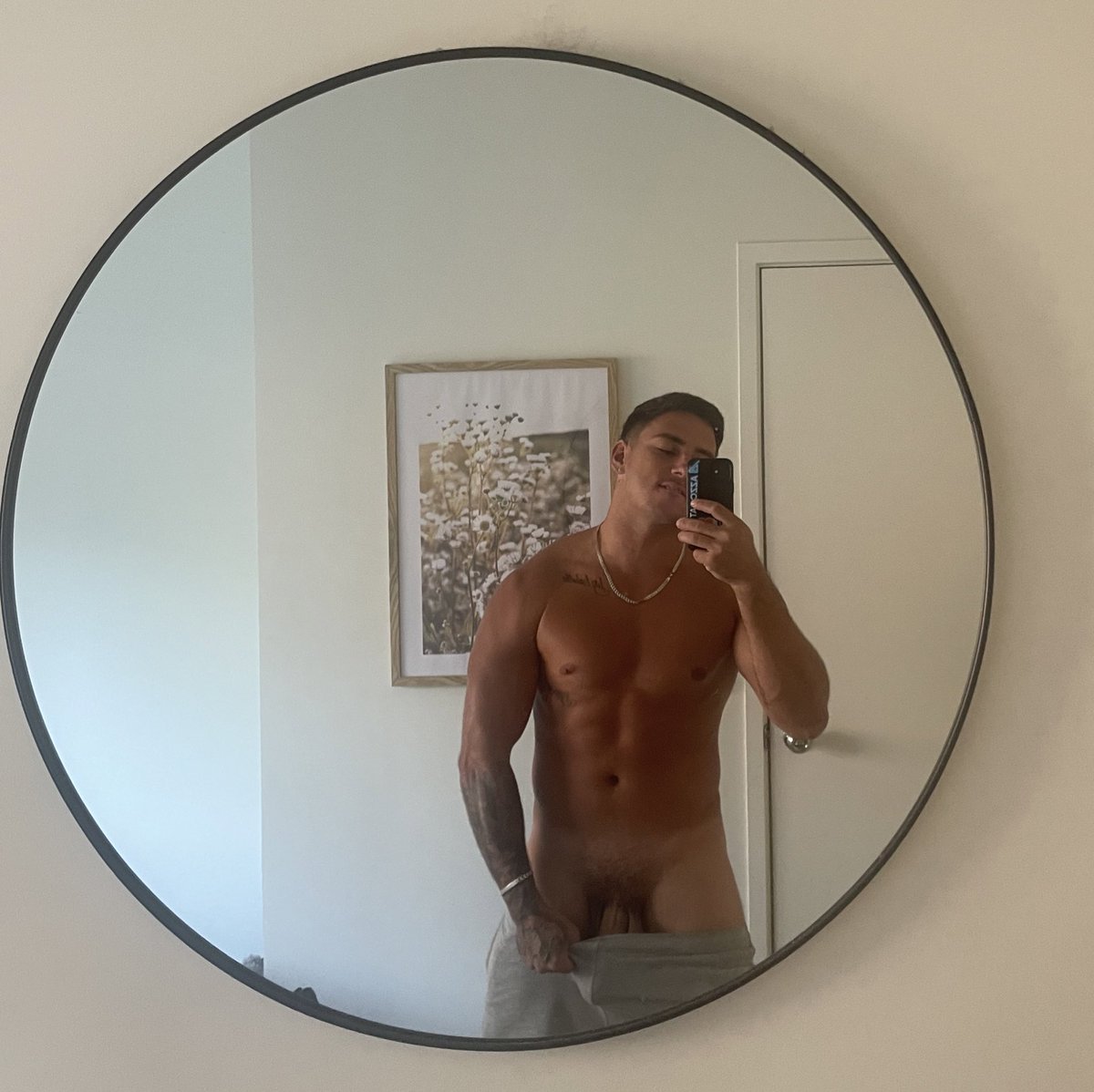 straight.emoji.guy tweet media