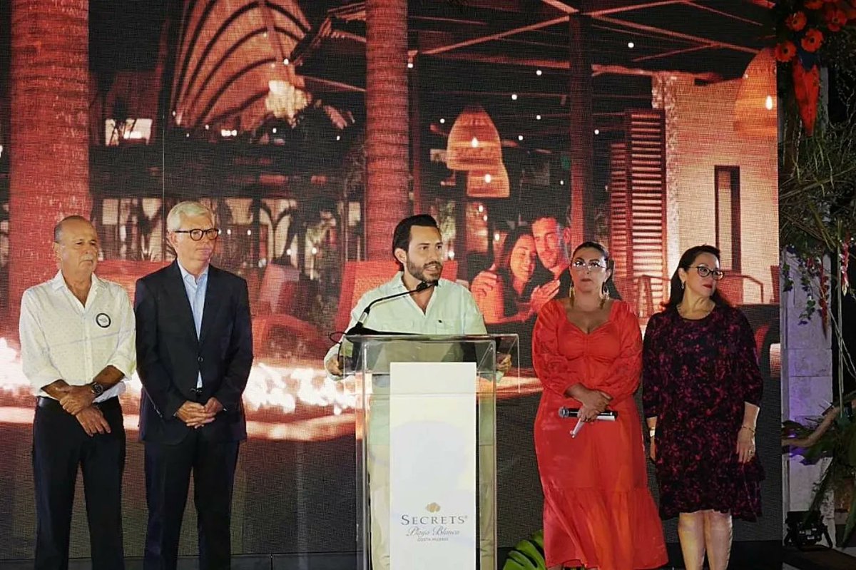 bernardocuetomx's tweet photo. En el cóctel de bienvenida del @CancunTrvlMart, en nombre de nuestra Gobernadora @MaraLezama, dimos la bienvenida a más de 300 asistentes. ¡Que disfruten del #CaribeMexicano y que tengan mucho éxito en este gran encuentro! https://t.co/hcMoJXj1Xy