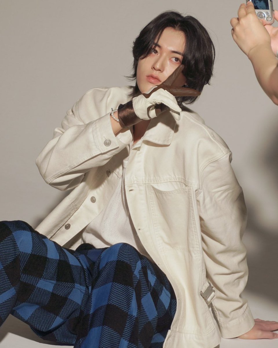 hd_haruto's tweet photo. haruto vivi magazine behind photo 📸 https://t.co/rSJdc5UxCN