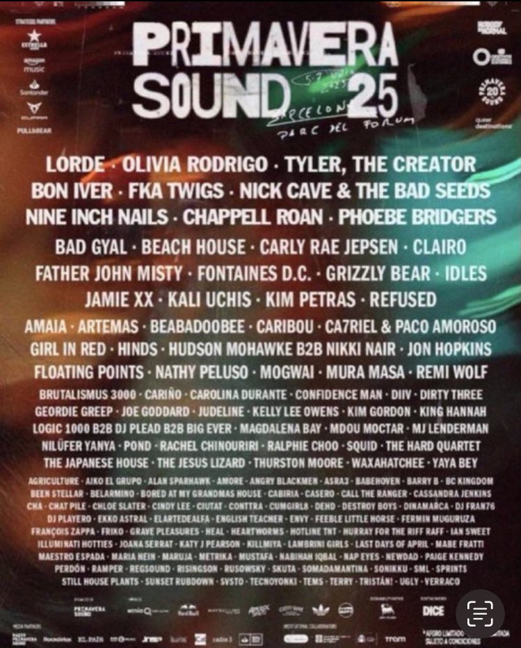 sidelinesrry's tweet photo. on my hands and knees begging for this to be real https://t.co/YuOt21F374
