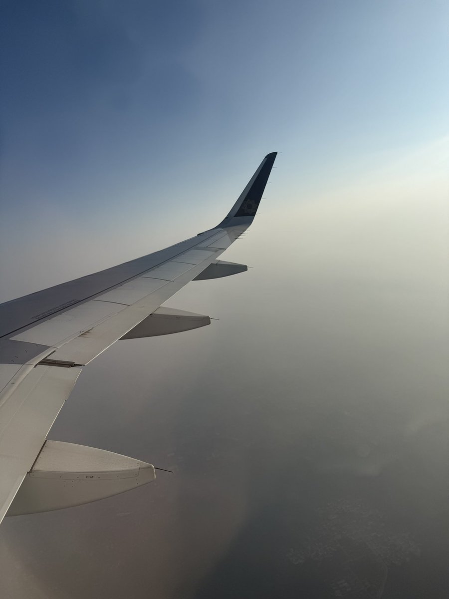 adilnargolwala's tweet image. Delhi Pollution !!! 
These photos taken 38 minutes apart…blue skies over Rajasthan vs brown over Delhi…a gas ⛽️ chamber 

#AQI #DelhiPollution #healthhazard #Aircraft