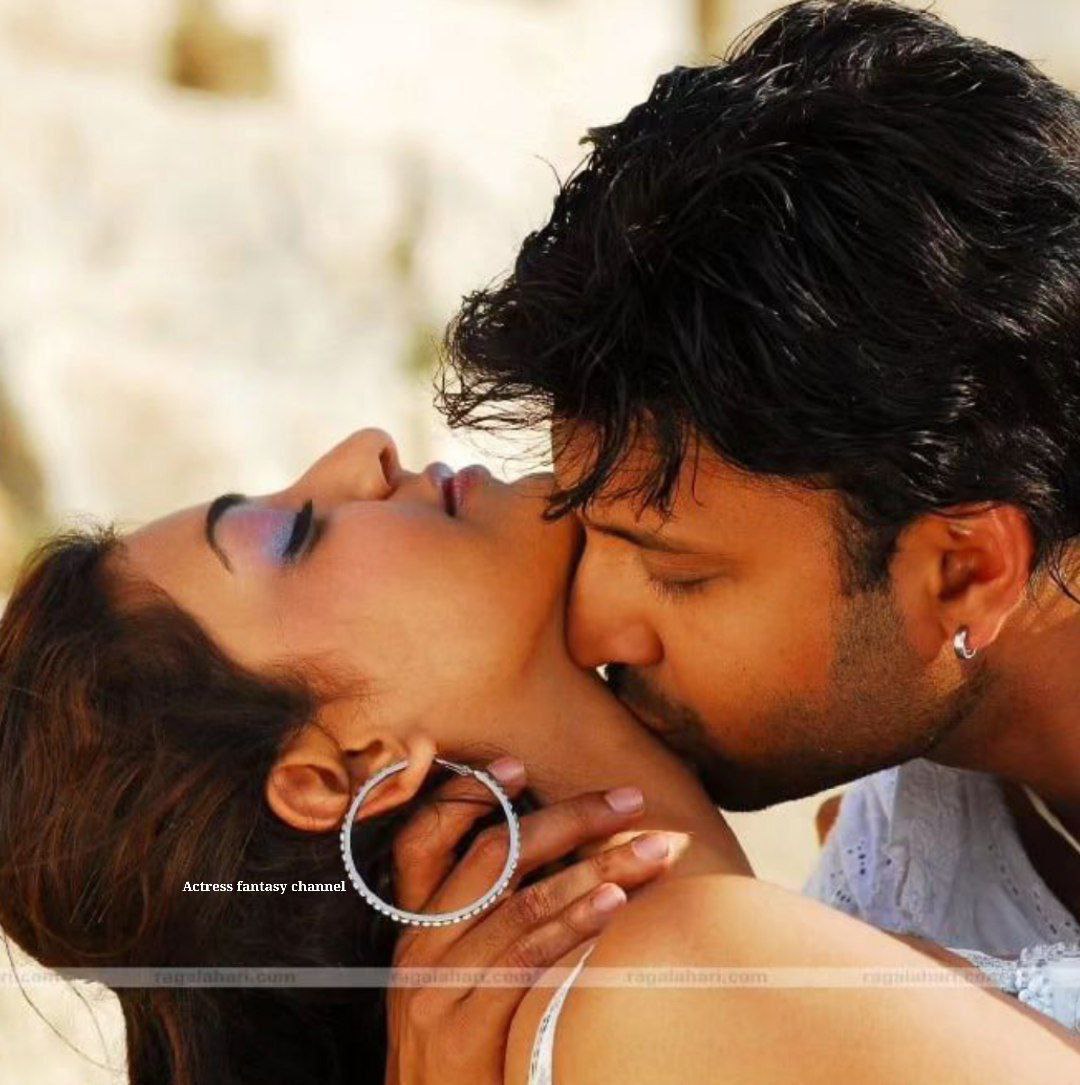 Thalapa16321147's tweet photo. Kajal Neck >>> 😘 
#KajalAggarwal https://t.co/tb7iNlkBcv
