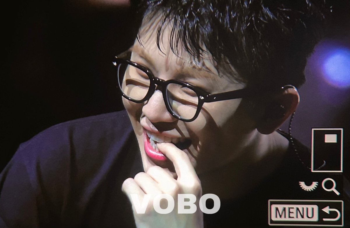 vobo_woozi's tweet photo. 241023 RIGHT HERE in CHICAGO 
#SEVENTEEN #WOOZI #우지 #세븐틴 #ウジ 

지후니ㅋㅋㅋㅋㅋㅋㅋㅋ팬분 퍼포먼스에 놀랐어ㅋㅋㅋㅋㅋㅋㅋㅋㅋ 나도 그분덕에 완전 크게 웃어버림ㅋㅋㅋㅋㅋㅋㅋㅋㅋㅋ https://t.co/OYwLN3zT2L
