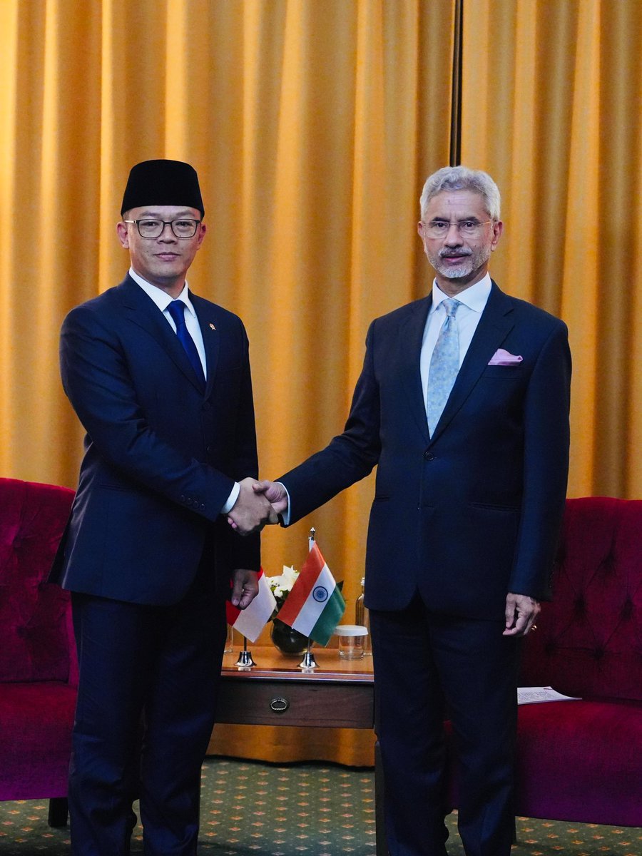 #FMSugiono held a bilateral meeting with India’s Foreign Minister, S. Jaishankar, on the sidelines of the BRICS Plus Summit (10/24). The meeting focused on bilateral, regional, and global cooperation, coinciding with the 75th anniversary of diplomatic relations between Indonesia