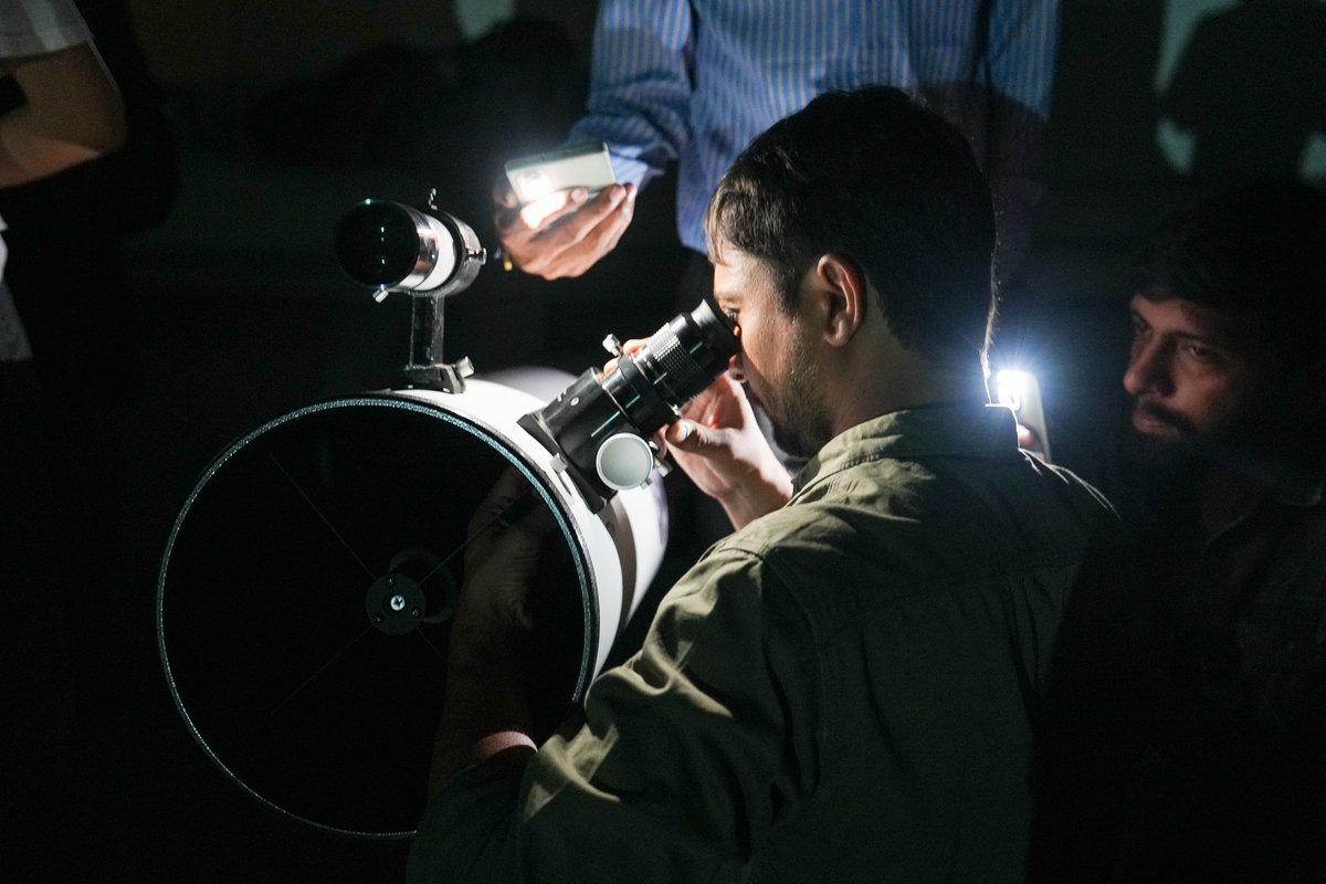 AhdUniv's tweet photo. 'Astronomy Unplugged' explored the marvels of space and cutting-edge science that brings them to light through various fun activities, including measuring cosmic distances and celestial coordinates, quiz on identifying shapes of galaxies, and more. https://t.co/XnHtphw3Fj