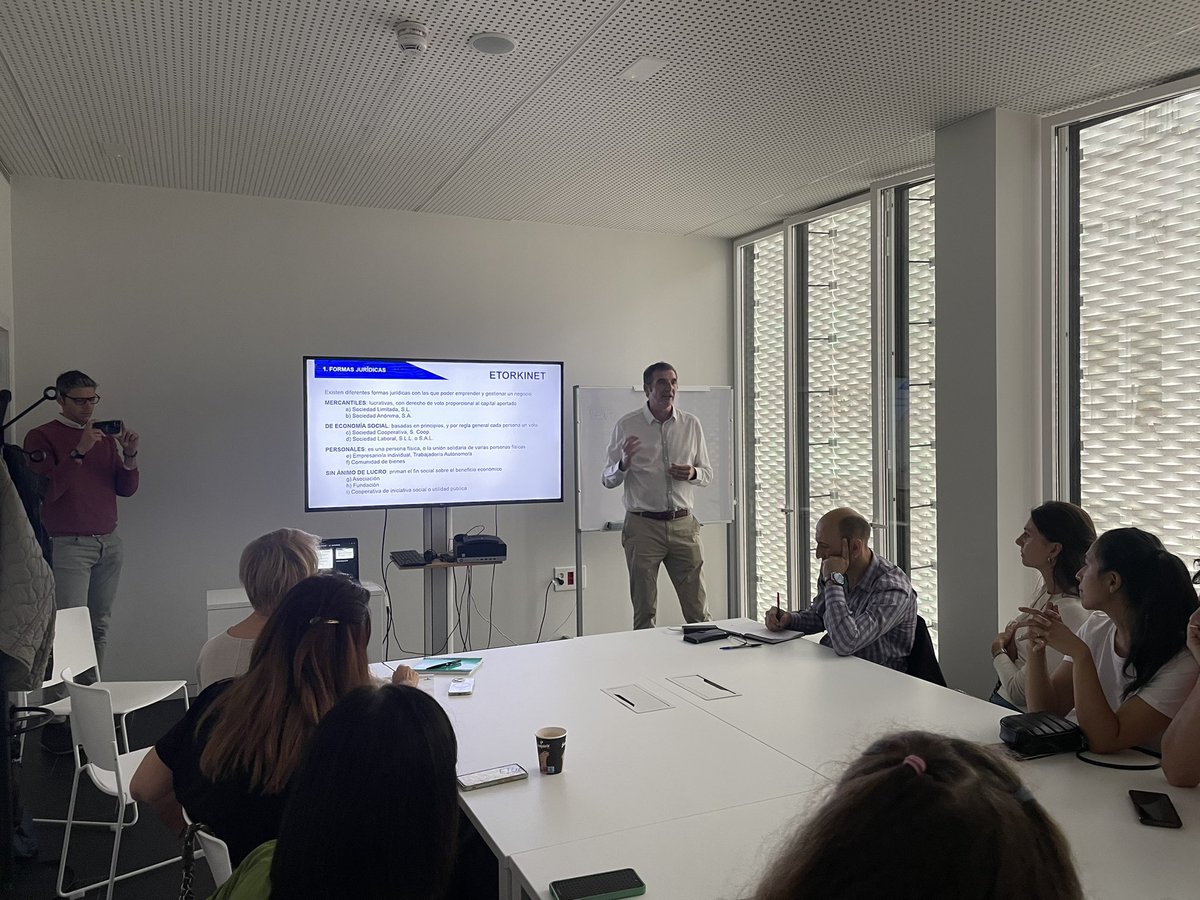 Etorkinet es un punto de encuentro para crear, desarrollar y compartir #oportunidades.
Acompañar y proyectar el Emprendimiento Cooperativo, es el principal propósito del Proyecto.
#emprendimiento