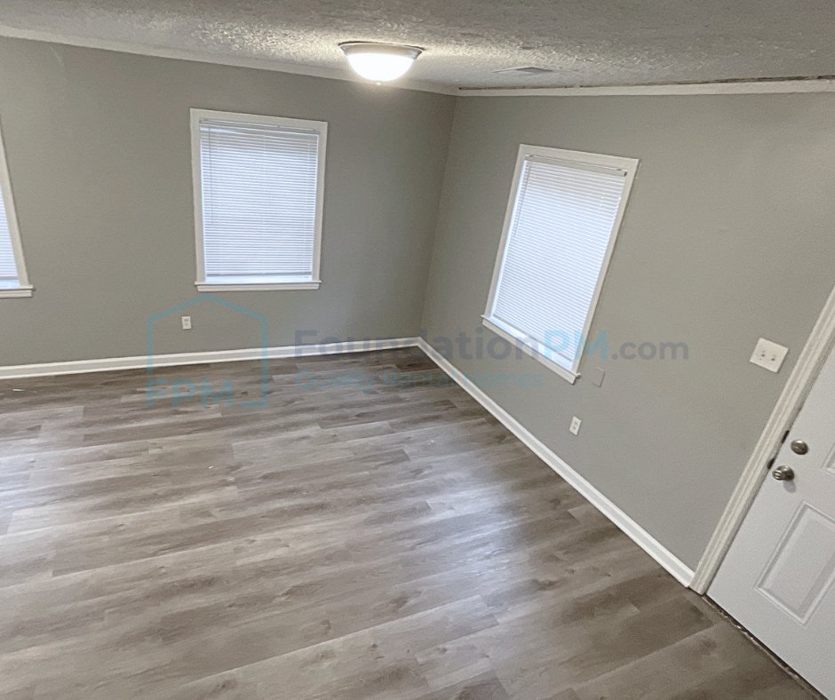 Foundation_PM's tweet photo. Newly renovated, cozy 1 bed, 1 bath home 
@ $850 / month

✅ ALL APPLIANCES INCLUDED: Range, vent hood, refrigerator, and washer/dryer hookup!
❄️ Central Air &amp; Heat included.
📍 Walking distance to Cherokee Elementary &amp; Cherokee Park.
🏞️ Convenient to schools, parks, and shopping https://t.co/dh9rl6bLUp