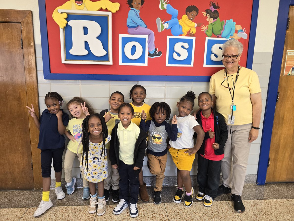 BetsyRossElem's tweet image. Yesterday we wore yellow to represent respect for #CharacterCountsWeek! 💛
