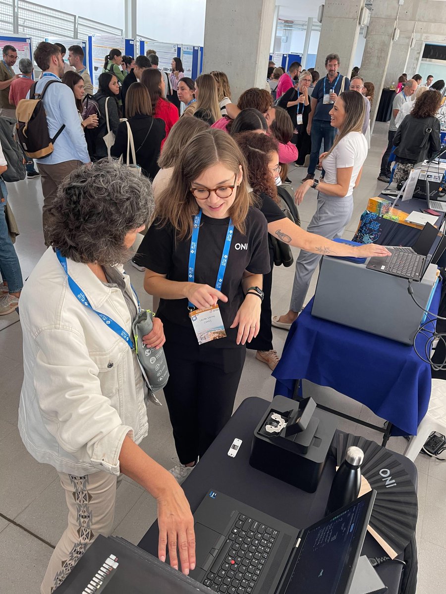 oniHQ's tweet image. 🌟 Are you at the GEIVEX Symposium 2024? Stop by to learn how ONI can take your #ExtracellularVesicle #research to the next level, with  #EVProfiler2 and #AutoEV, to confidently explore your EVs at a single EV level! 🔬

#GEIVEX2024 #SuperResolution #SMLM #Microscopy #dSTORM
