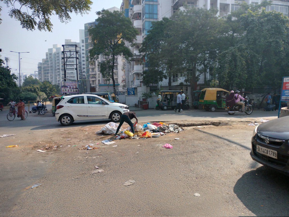 shobhitwalia44's tweet photo. This is kala pathar road. Is this a Swach Bharat?  @narendramodi  please 🙏 Do something https://t.co/5VnPcqQDIG