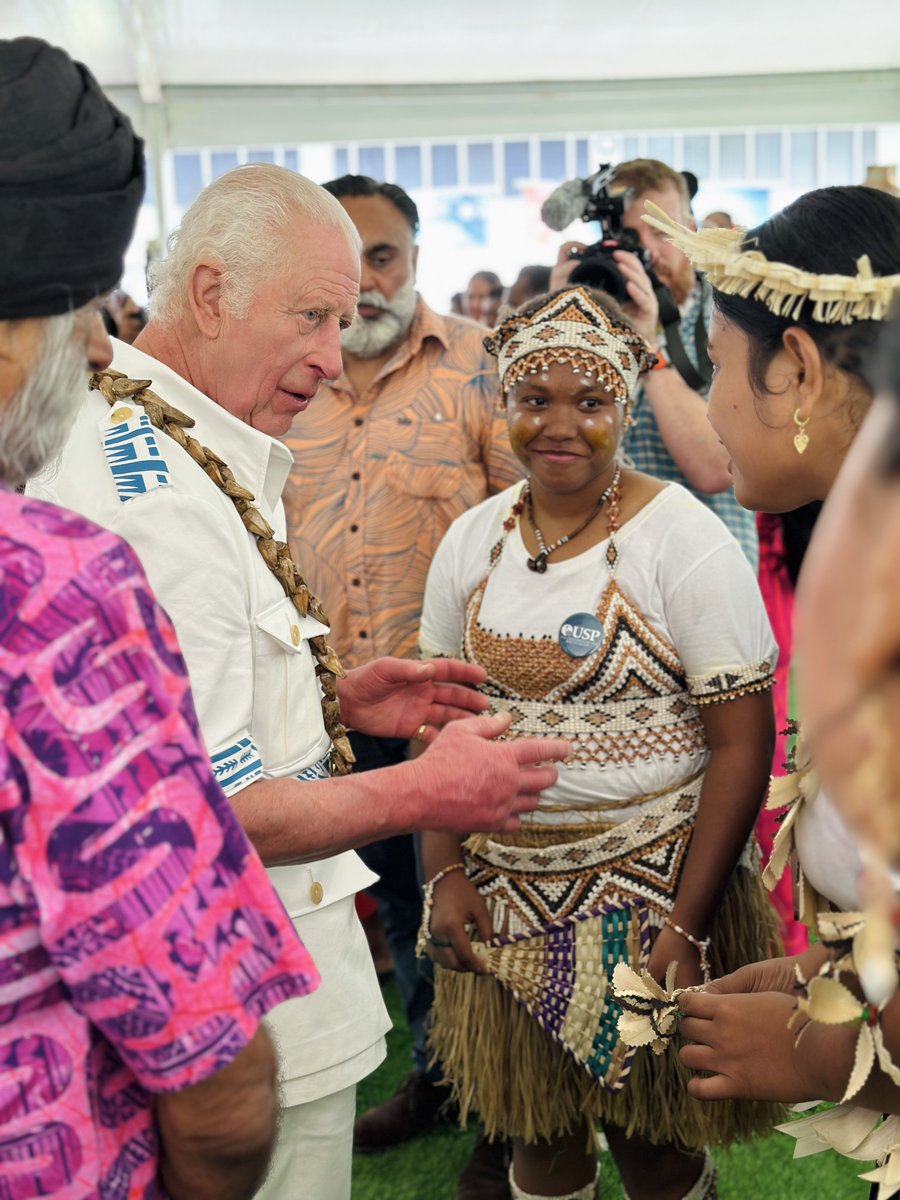🧵Extremely pleased to have co-hosted the launching of the King’s Commonwealth Fellowship Programme (KCFP) this afternoon in the presence of His Majesty, King Charles III in Samoa on the margins of the Commonwealth Heads of Government Meeting.
