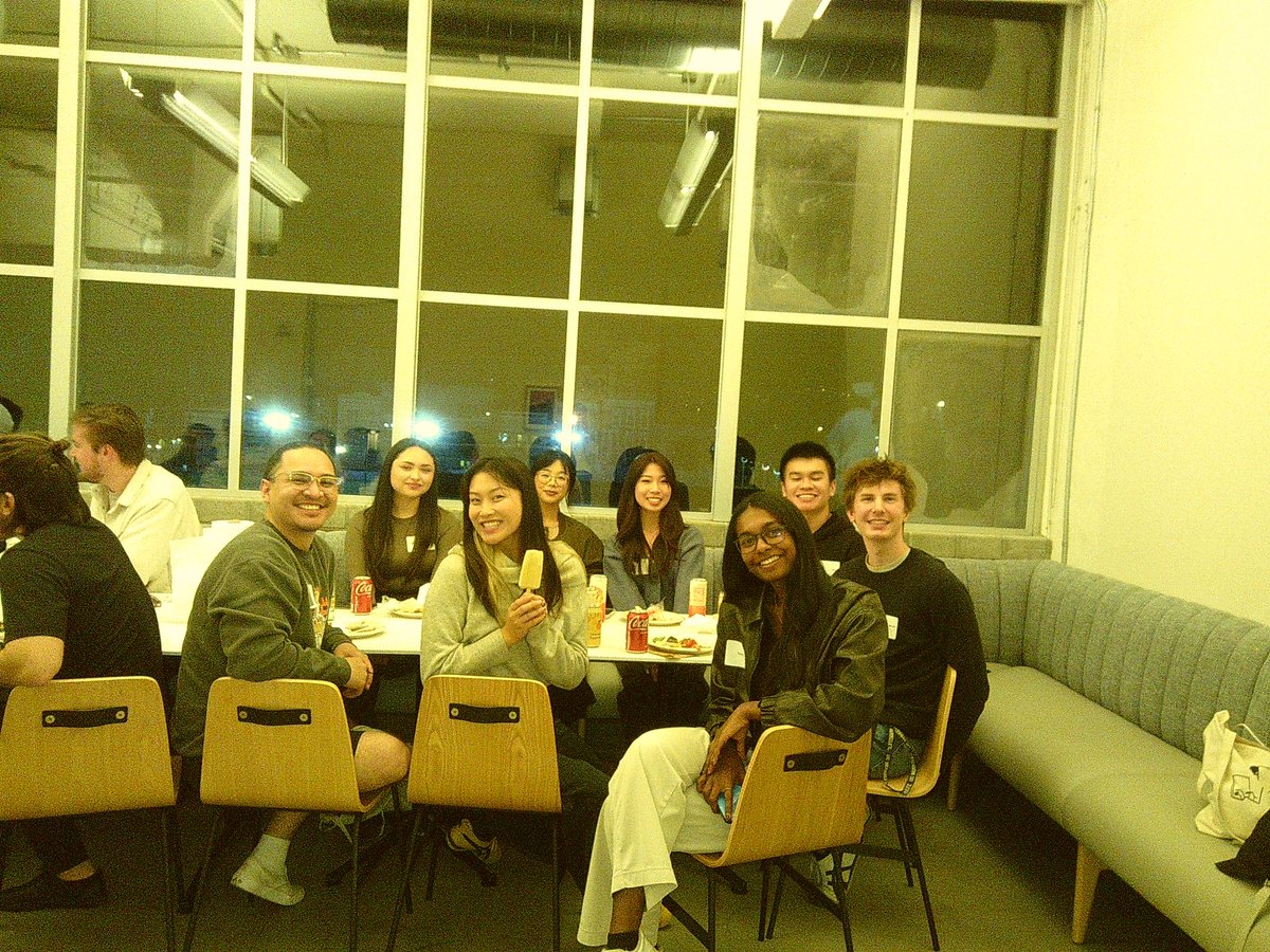 emmayeeyick's tweet image. community dinner on #makewithnotion eve ✨