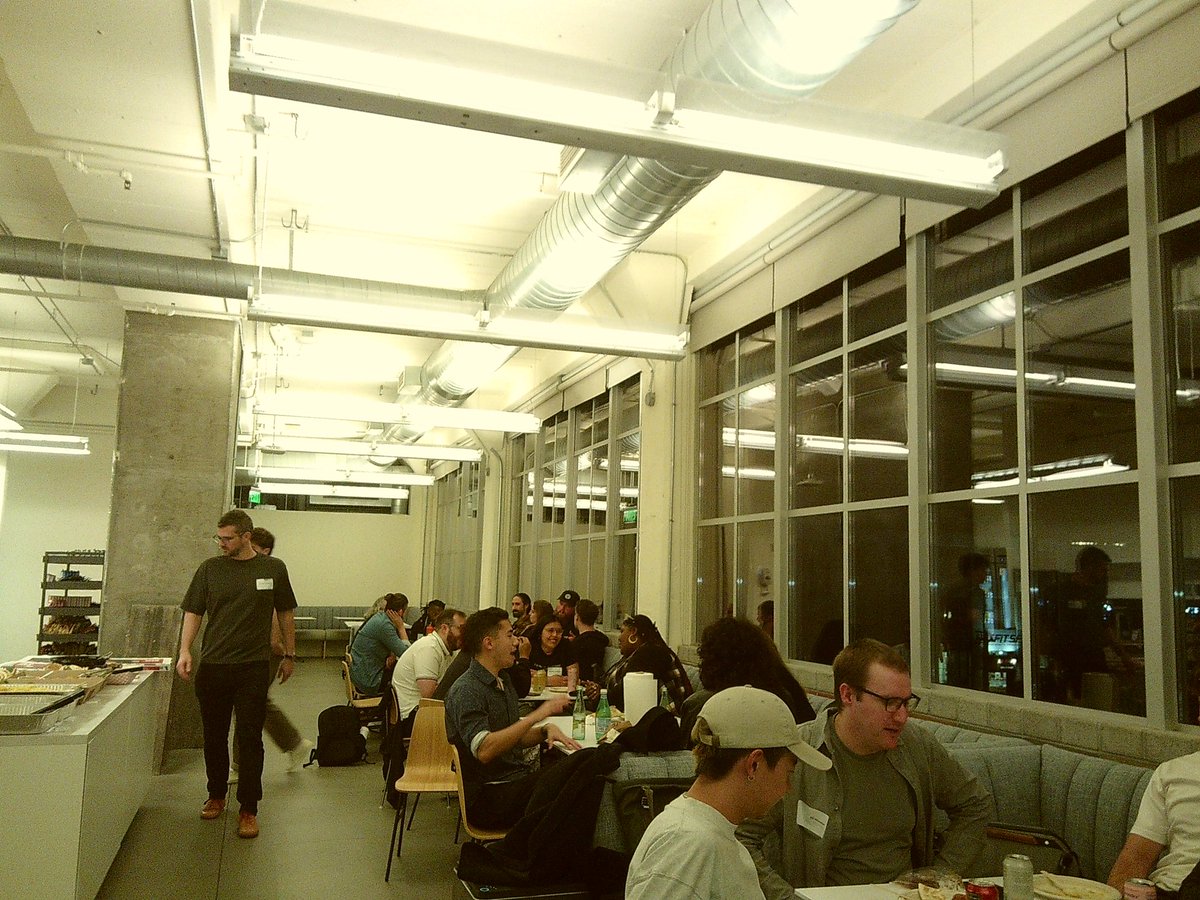 emmayeeyick's tweet image. community dinner on #makewithnotion eve ✨