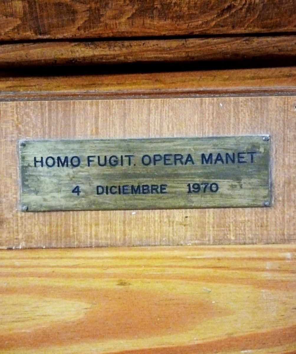 fundacionbca's tweet photo. Como figura en una placa de la estanteria nº 42 de la Biblioteca de la #AcademiadeArtilleria "Homo fugit, opera manet".
La obra imperecedera de cientos de científicos se encuantra disponible para su consulta gracias a la labor de la @fundacionbca.
Feliz #DiaDeLasBibliotecas2024 https://t.co/NGYRCSxa1u