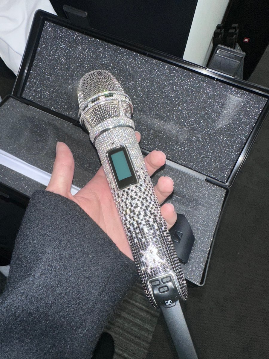 𑣲ʙᴀʟʟᴏᴏɴ tweet media
