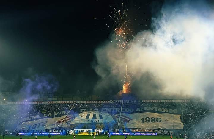 AlanSvr12's tweet photo. Feliz 38 Aniversario Hermanos, siempre acompañando al equipo para todos lados en las buenas y malas. https://t.co/aiqb57RUBR