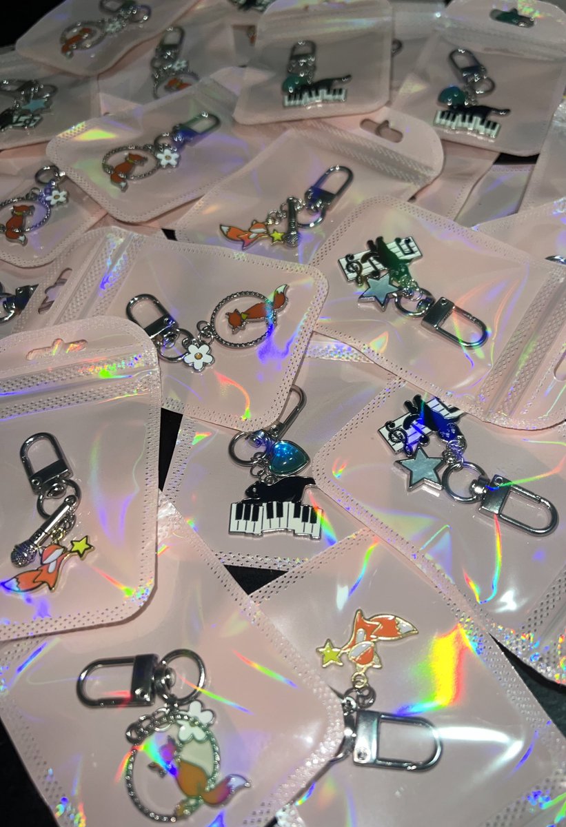 KYongHighlight's tweet photo. :¨ ·.· ¨:    
`· .  ☆ ✨pls kindly rt &amp; show this tweet 🩵

💐GIVEAWAY ⟢₊

🫧🦊⭑ keyring [random] 30 EA ⭑🐈‍⬛✨

📍: Thunder dome
🗓️: 2 Nov 2024
⏰: TBA

🤲🏻 มารับน้องกันด้วยนะคะ 😭✨🫶🏻

#BANGYEDAM
#BANGYEDAM1stFanConcertinBKK
#บายดีมีกิ้บอะเว https://t.co/zcGiQVEpvk