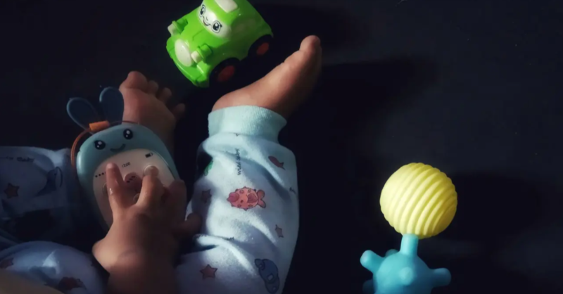 NZZde's tweet photo. In der Schweiz sind Kinder durchschnittlich viereinhalb Jahre alt, wenn sie eine Diagnose im sogenannten Autismus-Spektrum erhalten. Neue Forschung zeigt: Das ist meistens zu spät.